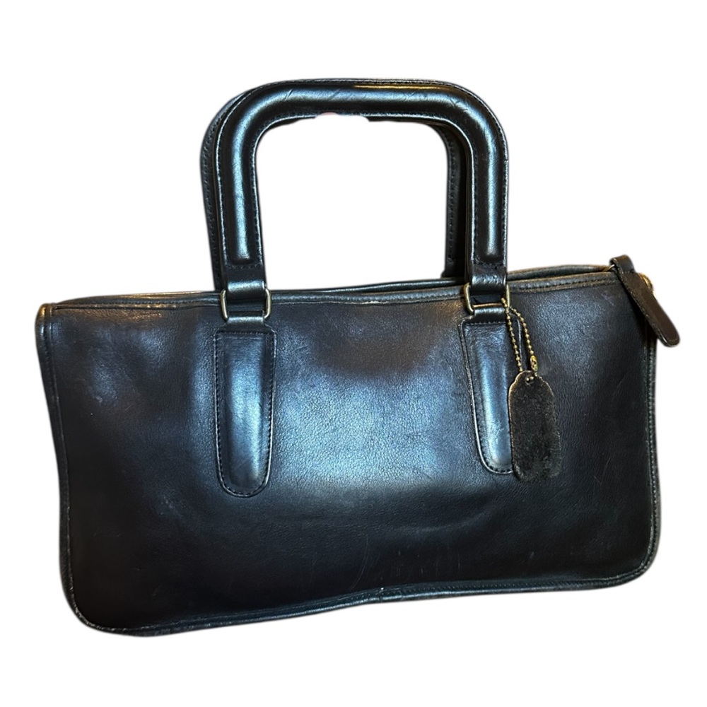 Coach satchel 🖤
Used!! Has marks!!
-Inside is dirty-